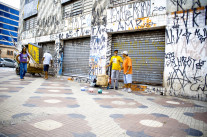 Les pixadores, graffeurs acrobates de Sao Paulo